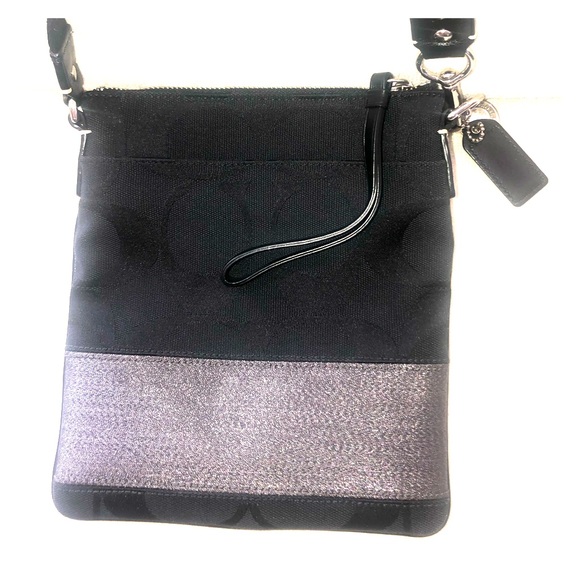 Coach Handbags - Coach crossbody purse